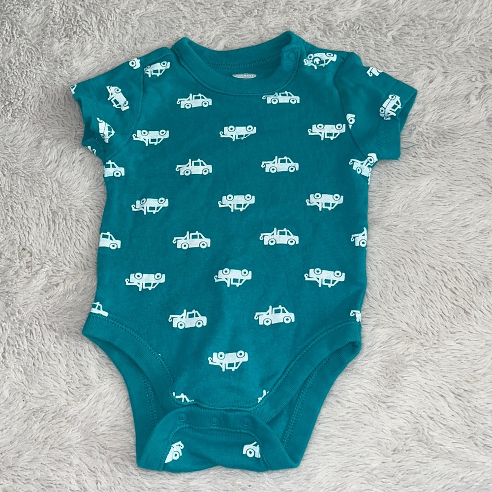 (3 for $10) old navy 3-6 month car print bodysuit baby boy clothing